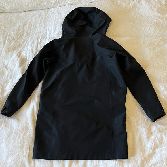 Arc'teryx Long Hooded GORE-TEX Women’s Raincoat in Black size Small - Picture 8 of 10